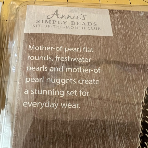 Annies SIMPLY BEADS Kit-Of-The-Month Club, Shimmering Tide Brand New! - Picture 2 of 2